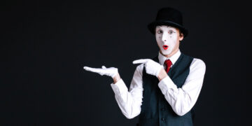 Młodzi Panowie: Głos pokolenia w świecie kabaretu